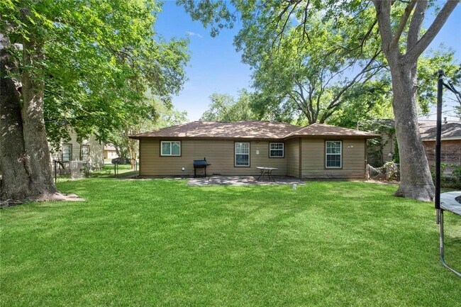 Foto del edificio - 1008 Southampton Dr