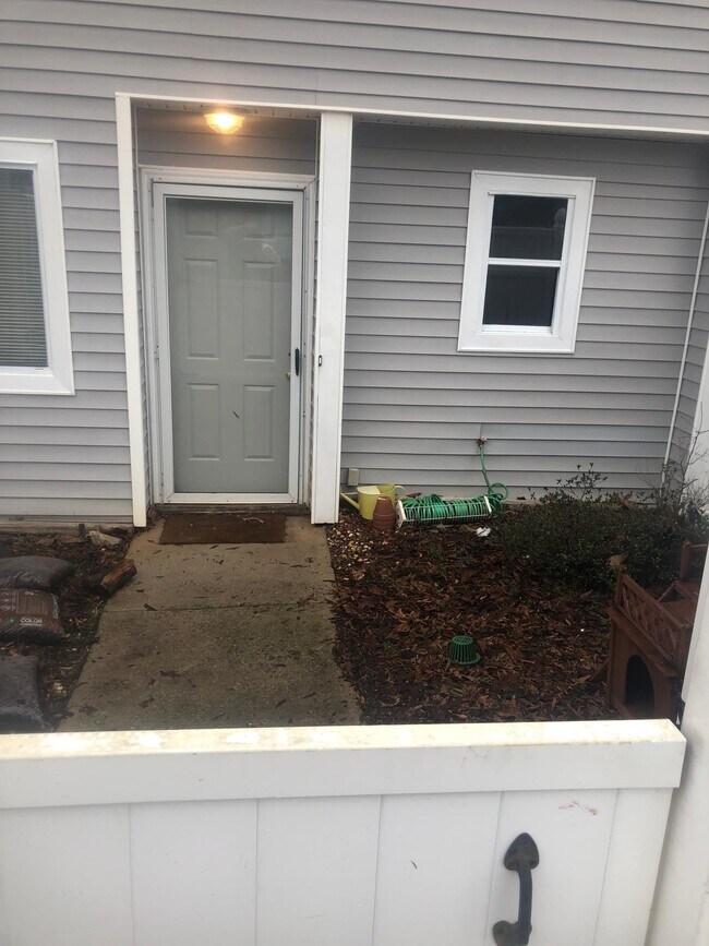Foto del edificio - 7320 Sandy Creek Dr