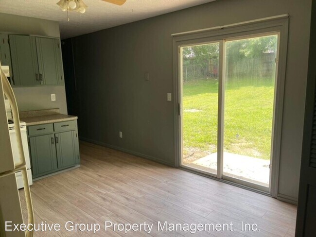 Foto del edificio - 3 br, 1 bath House - 117 Academy Lane