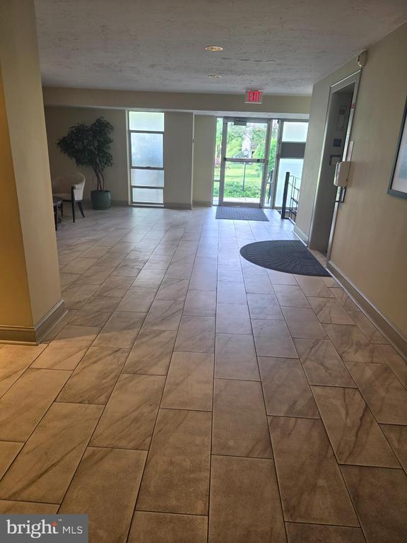 Foto del edificio - 7420 Lakeview Dr