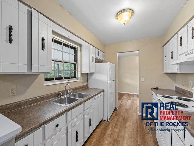 Foto del edificio - Spacious Recently Updated 4 Bed 3 Bath Hou...