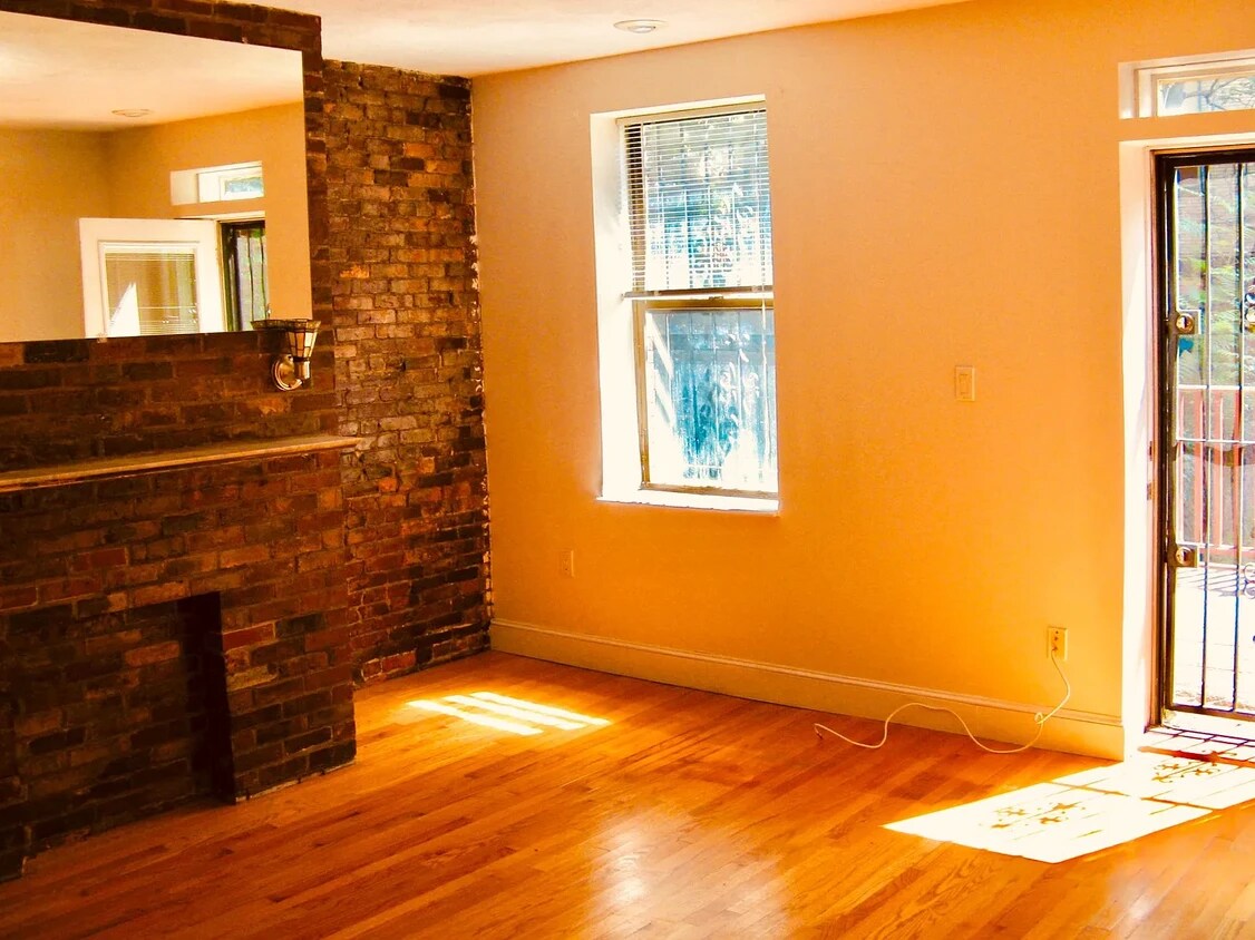 Primary Photo - 670 Tremont St