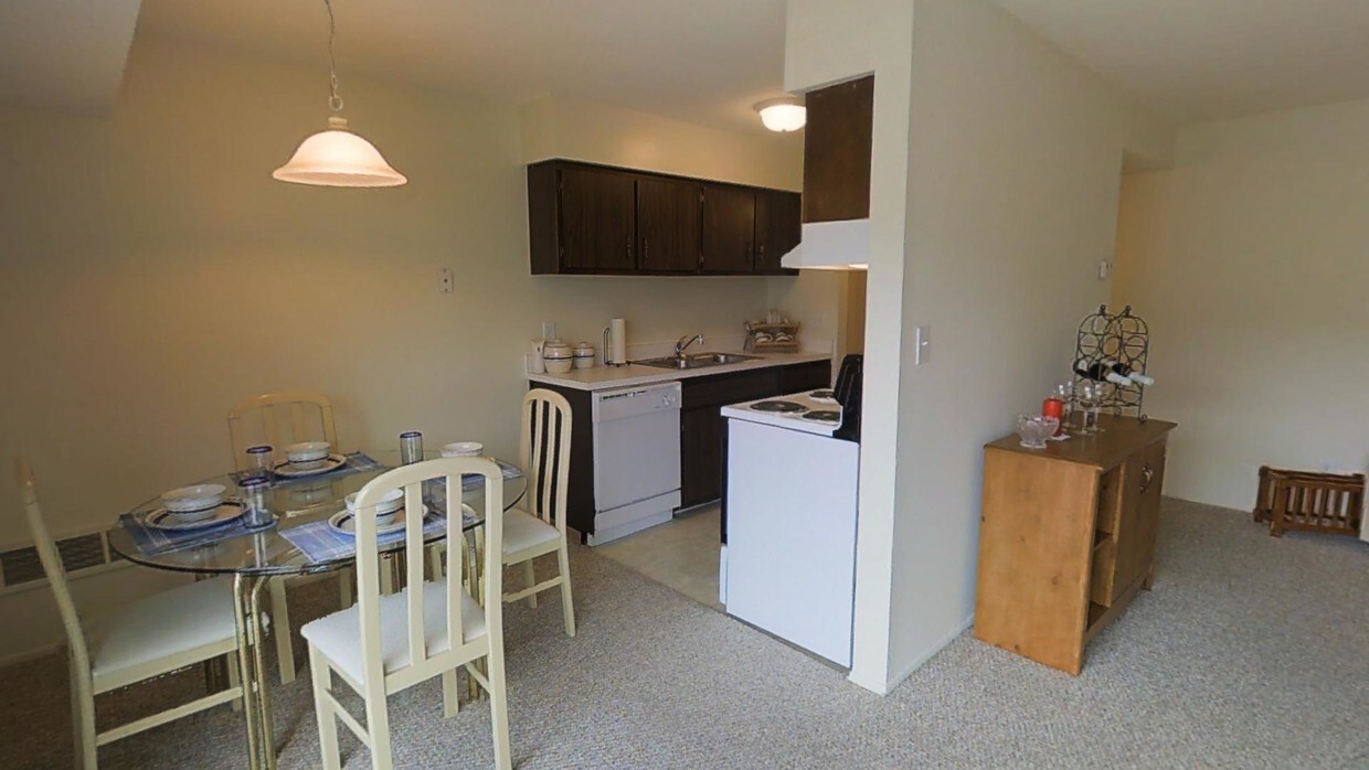Village Squire Apartments 5955 Edinburgh St Apartment For Rent Doorstepscom