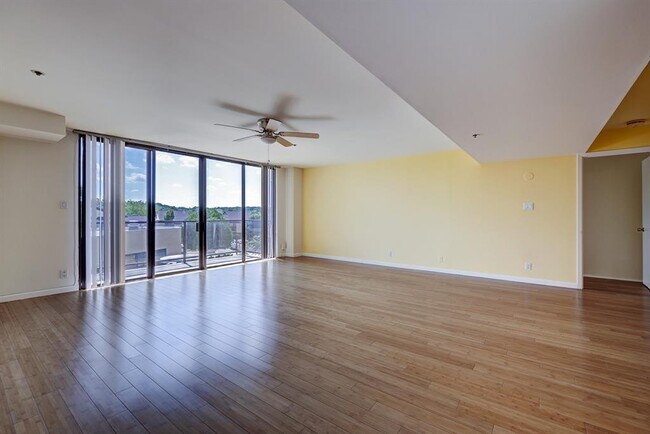 Foto del edificio - 40 N Interstate Hwy 35