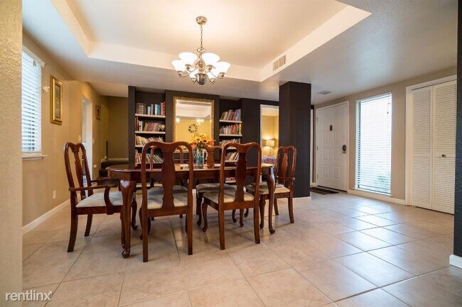Building Photo - 3 br, 2.5 bath Townhome - 6718 Calvine Rd