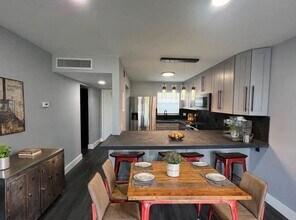 Building Photo - 1630 Embassy Dr