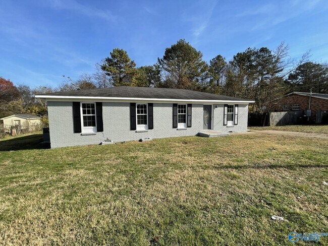 Foto del edificio - 4002 Offutt Ct NW