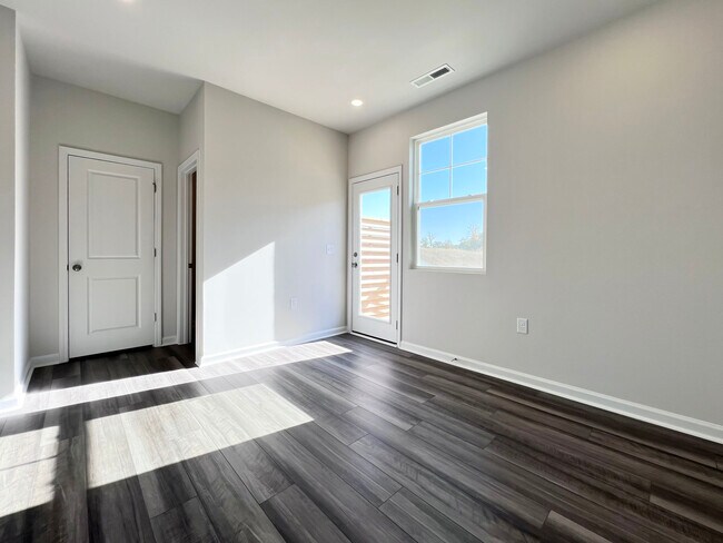 Foto del edificio - 1988 Rosedale Rdg Ave