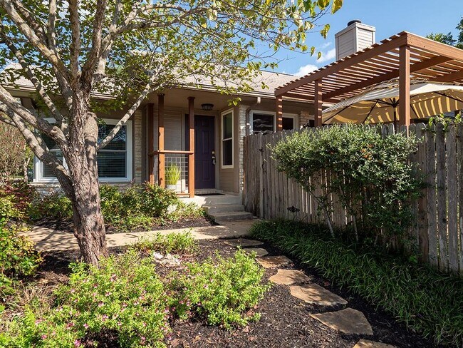 Foto del edificio - 16911 Village Oak Loop