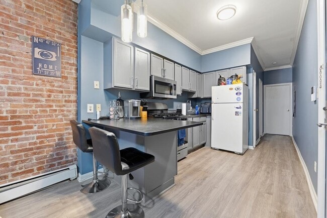 Building Photo - 263 1st St