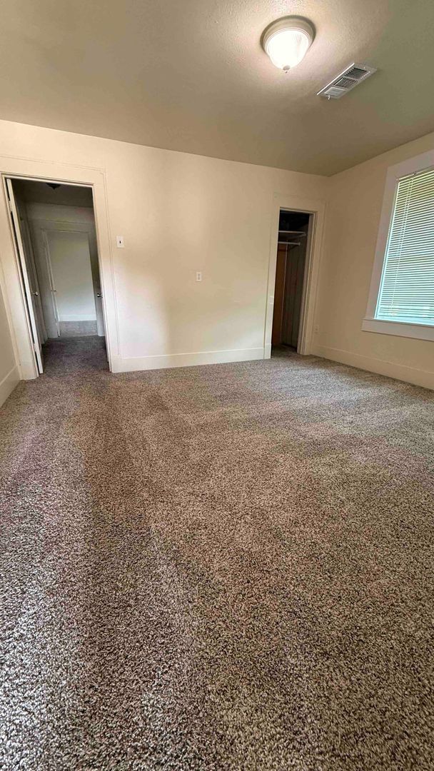 Foto del edificio - 4 Bedroom/2 Bath Home- Walking distance to...