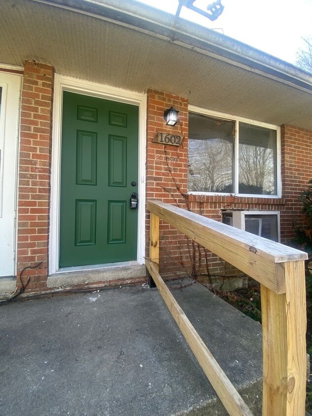 16001604 Dewitt Dr Unit 1602 Dewitt Avenue, Dayton, OH 45406 Room