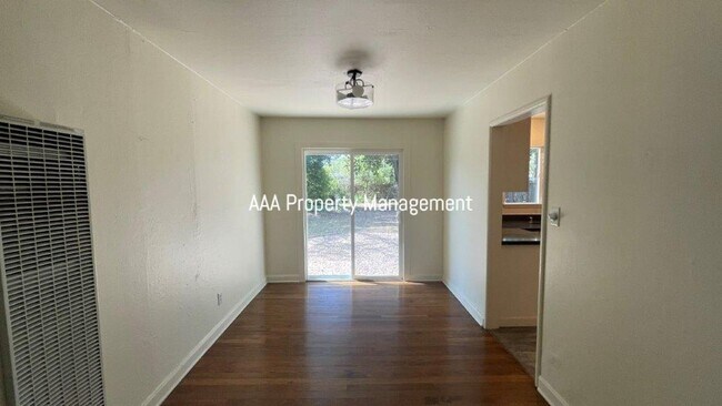 Building Photo - Pleasant Hill Beautiful 2 bedroom 1 bath h...