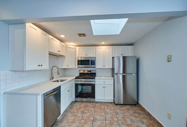 Foto del edificio - 251-253 Saratoga St