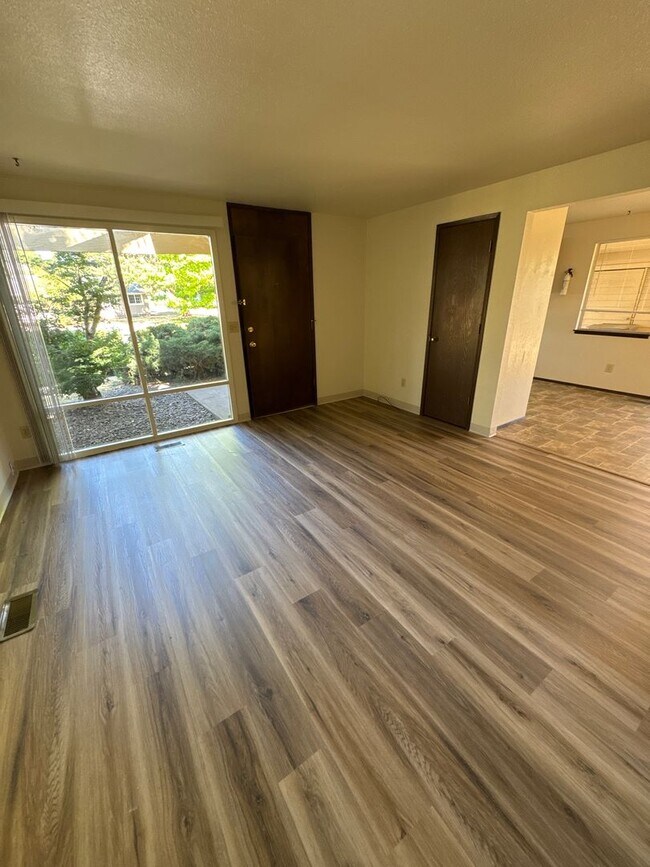 Building Photo - Cute 3 Bedroom 1 Bath in NW Corvallis ~ Small Dogs Welcome!