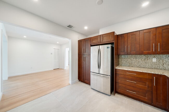 Building Photo - 47 Oviedo Ave