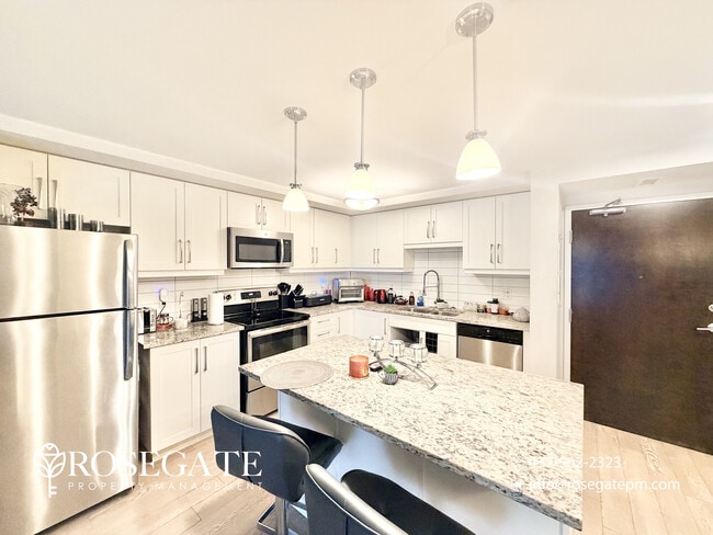 Photo du bâtiment - Pet-Friendly 2-Bedroom Condo with Balcony & Parking in Waterloo