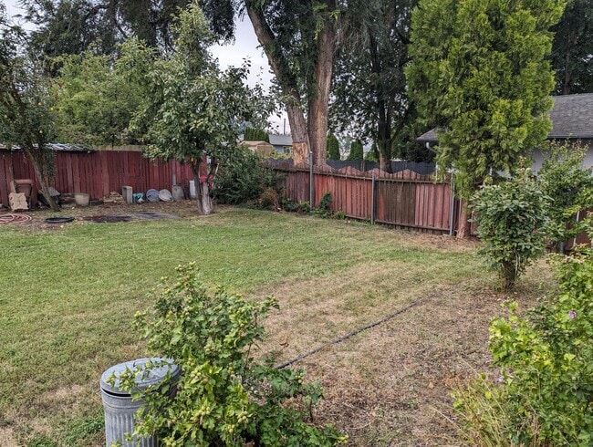 Building Photo - Charming 3 bedroom 1.5 bath Orchards house