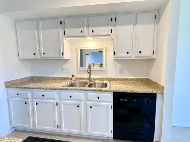 Kitchen - 4159 Steck Ave