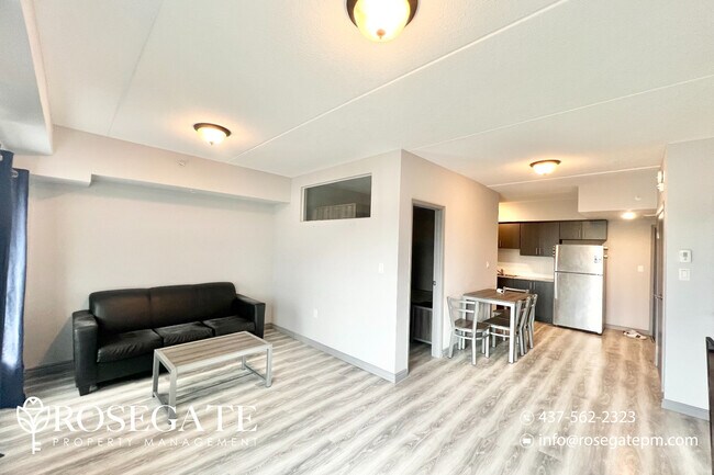 Photo du bâtiment - Modern 2-Bedroom, 2-Bath Condo – Prime Wat...