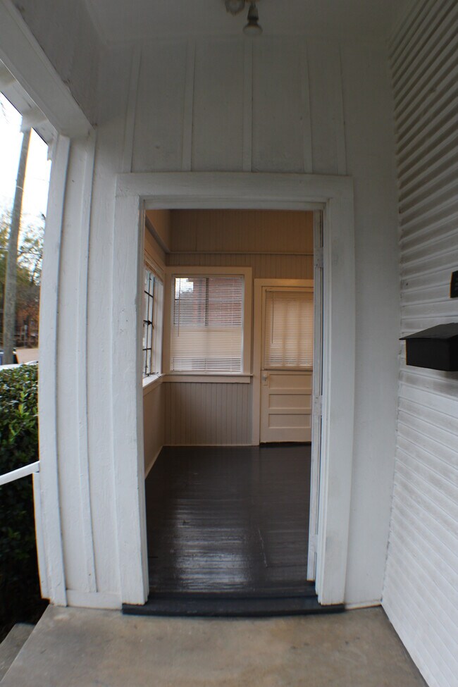 Foto del edificio - 909 N Congress St