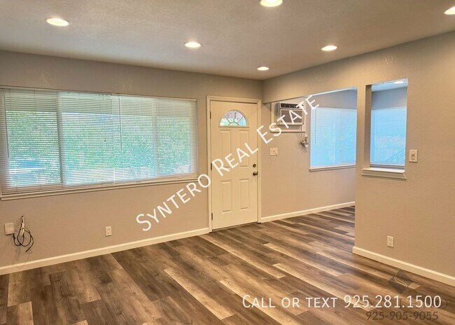 Building Photo - 1595 3rd Ave