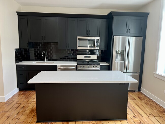 Kitchen - 103 Stephen St