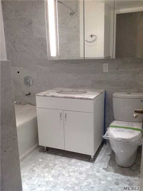 Foto del edificio - 559 Driggs Ave