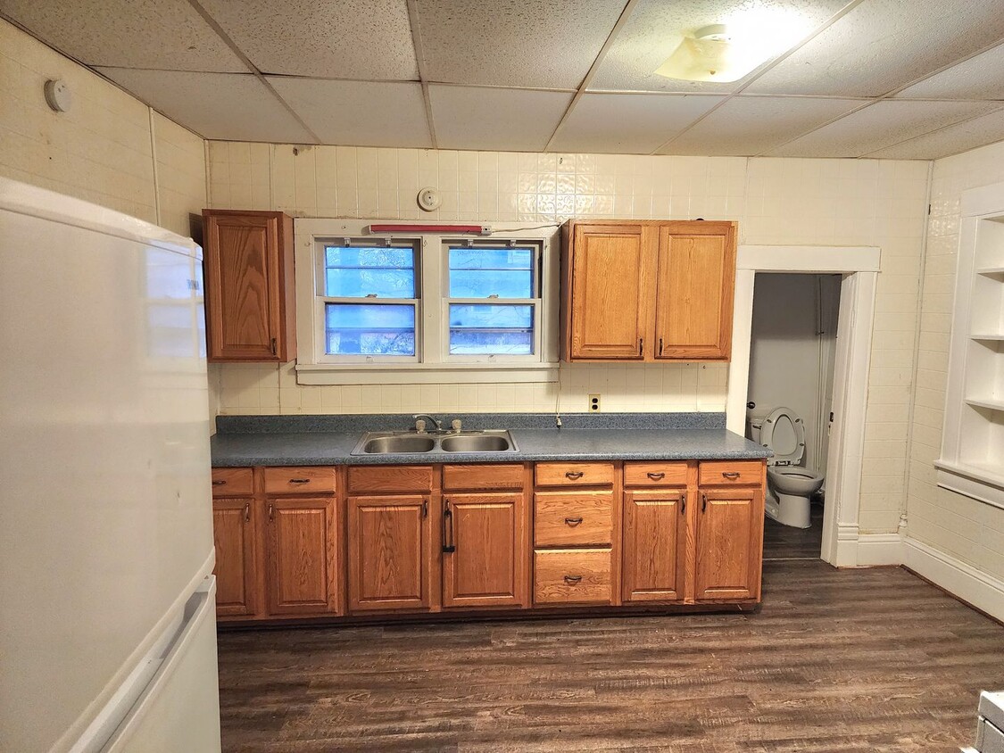 Foto principal - 117 E. 2nd St. #C