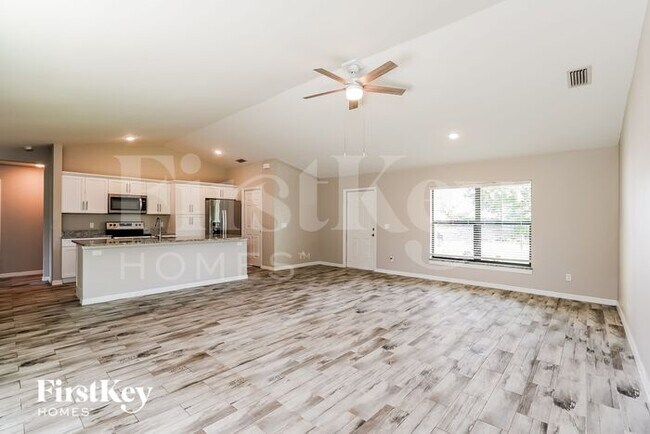 Foto del edificio - 8432 Grove Rd
