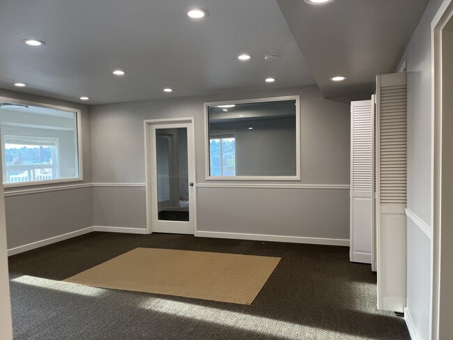 Open living spaces - 2510 Fairview Ave E
