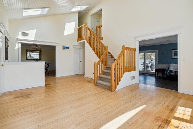 Foto del edificio - 30 Consuelo Pl