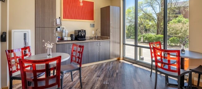 Building Photo - Venture Luxury High Rise