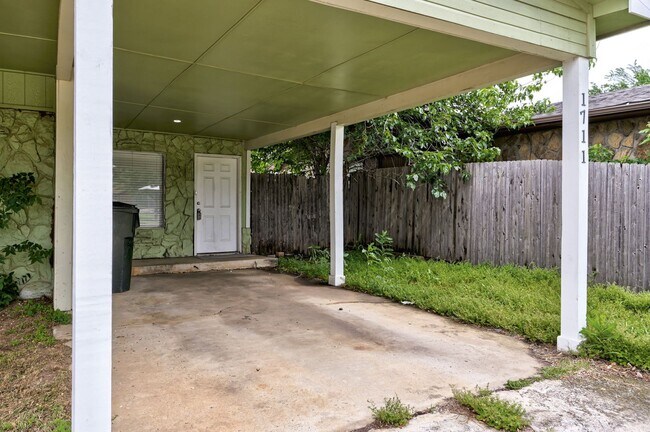 Building Photo - 1709 Beaumont Dr