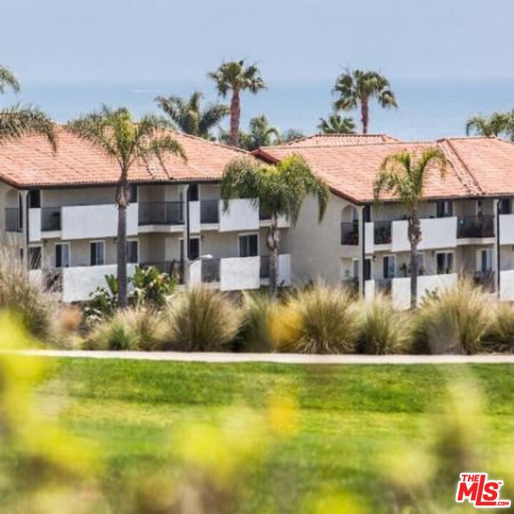 Primary Photo - 6600 Beachview Dr