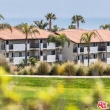 Building Photo - 6600 Beachview Dr
