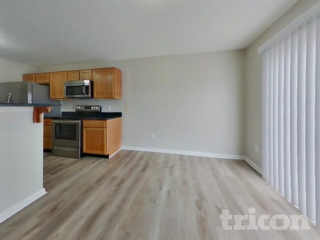 Building Photo - 943 Farmington Trail