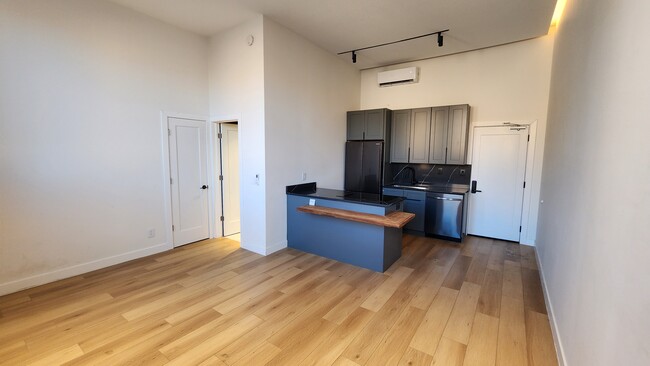 Building Photo - 503 2nd St
