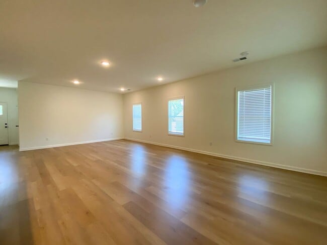 Building Photo - 4 bedroom, 2 bath New Construction (2024) ...