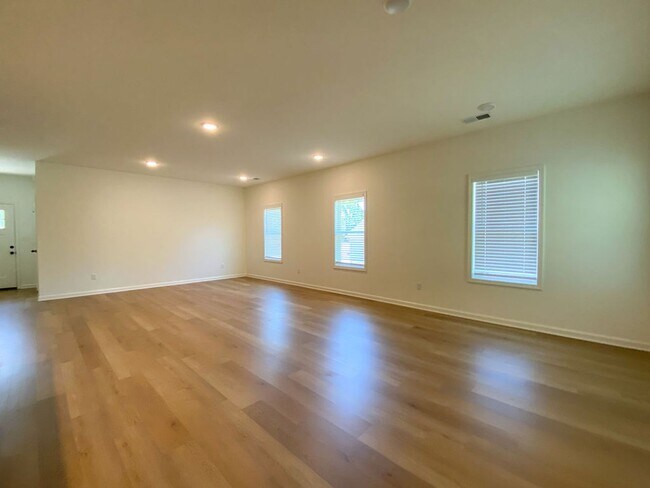 Foto del edificio - 4 bedroom, 2 bath New Construction (2024) ...