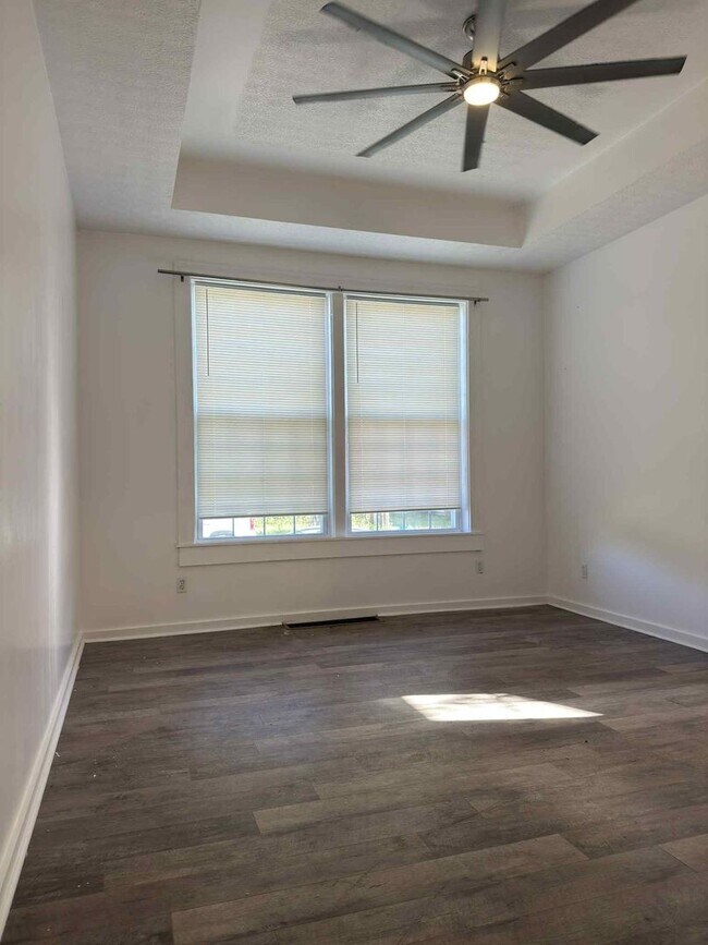 Building Photo - Charming Fully Renovated 2 Bedroom Home wi...
