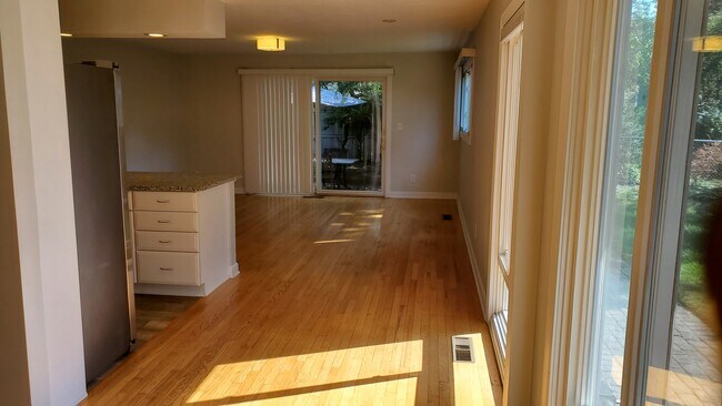 Building Photo - 3578 Sunset Dr