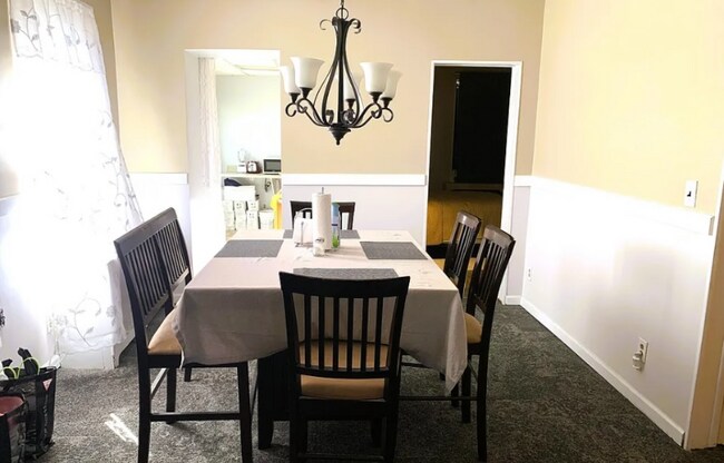 Building Photo - 136 McClean Ave