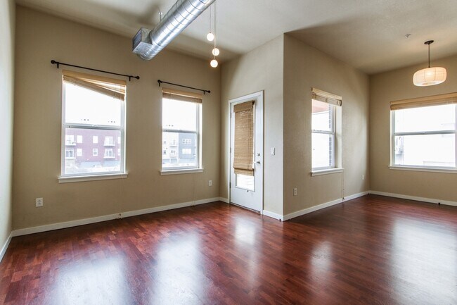 Foto del edificio - LoHi Condo with Two Assigned Parking Space...