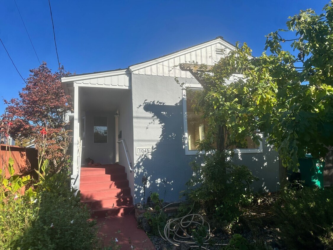 Foto principal - Albany 2-Bed Home – Pets Welcome, Garage &...