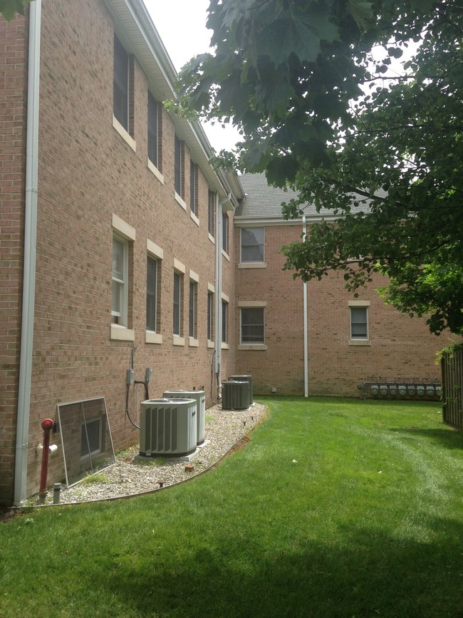 Foto del edificio - Village Apartments