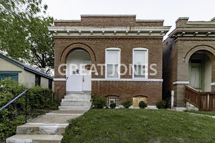 Primary Photo - 3343 Delor St