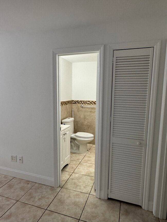 Foto del edificio - 1135 W 28th St