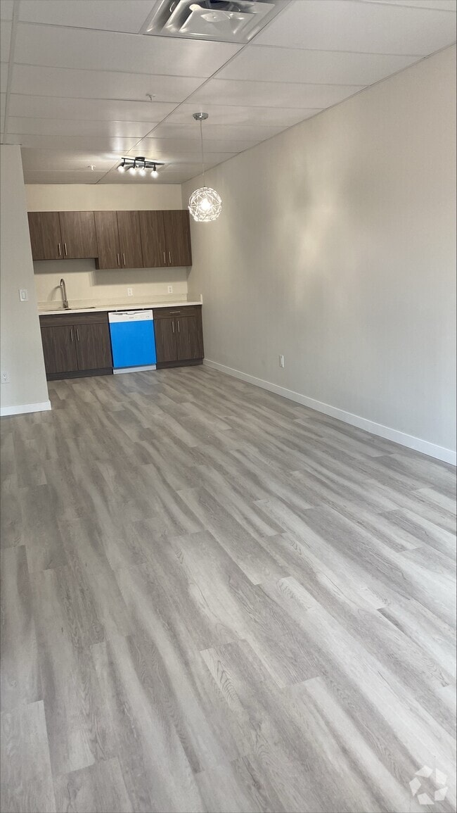 Building Photo - 4701 49 Ave