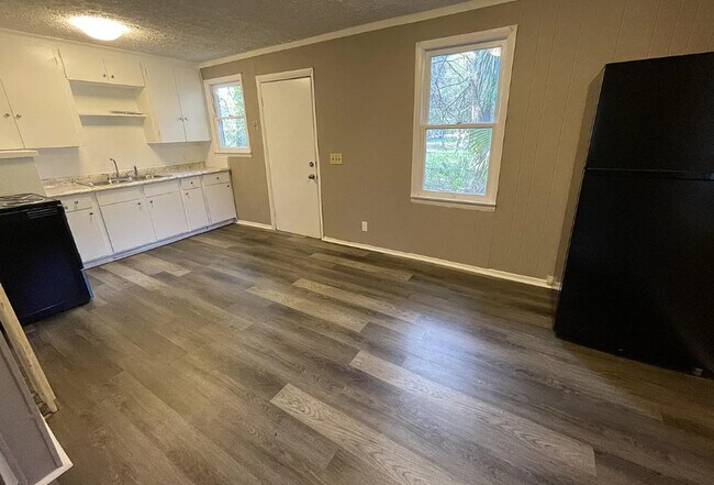 Photo - 5910 Droad St House